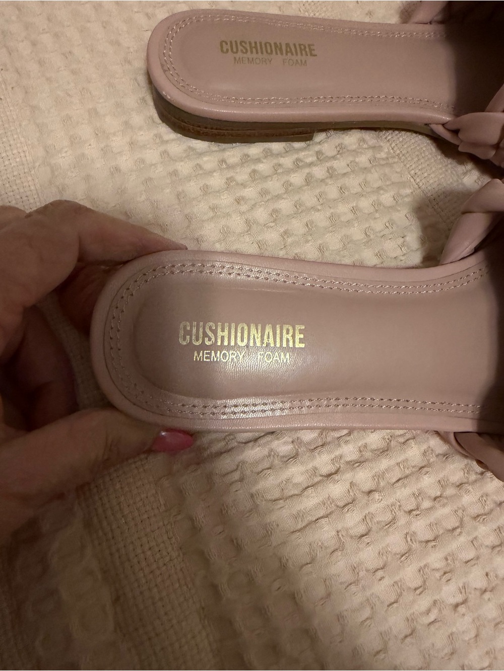 ⛔️CUSHIONAIRE Aramis Woven Slide Sandal Size 8.5 GUC - Picture 6 of 12